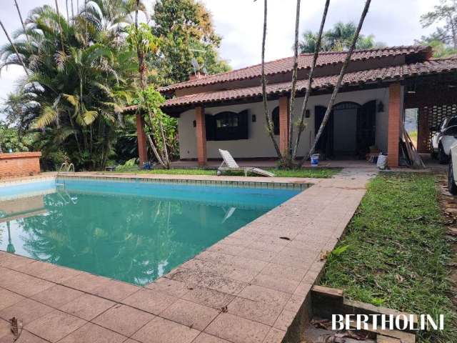 Casa com 3 quartos à venda no Jardim Martineli, Itatiaia  por R$ 690.000