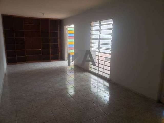 Casa no Parque Continental, 3 dormitórios, 2 vagas , amplo quintal.