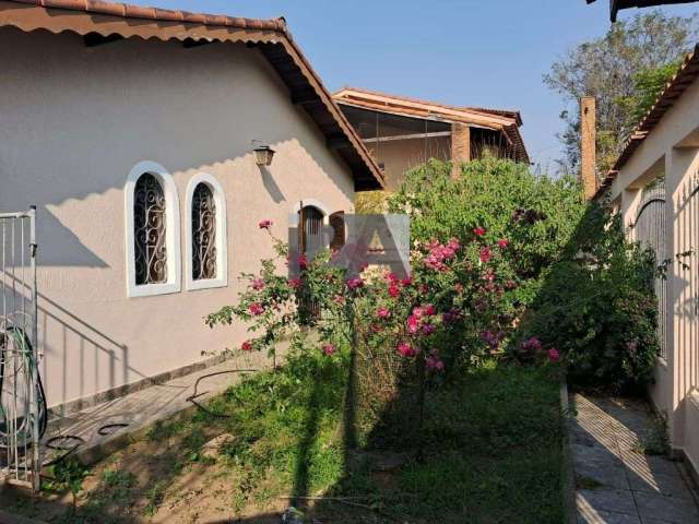 Casa térrea com 3 dormitórios, 3 banheiros, 4 vagas.