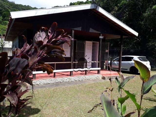 Casa de Madeira a 900m da Praia de Massaguaçu