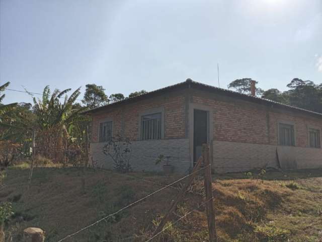 Vende-se linda chácara em Sobrado, Monsenhor Izidro.