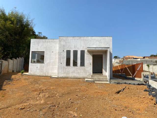 Vende-se belíssima casa