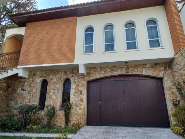 Casa Assobradada no Jardim Virginia Bianca, com 4 quartos e 5 vagas de garagem