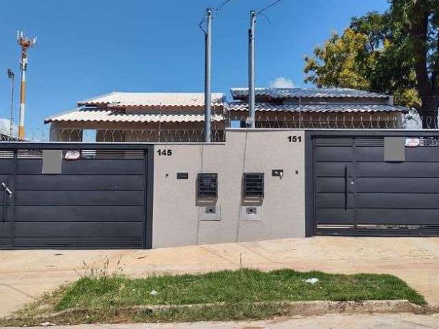 Linda casa com 3 quartos e espaço de terreno