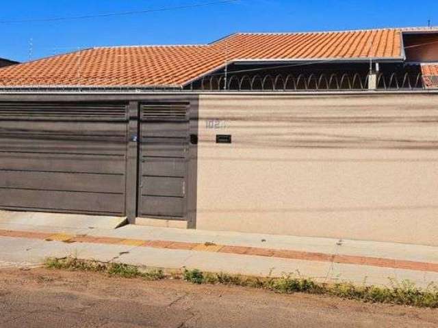 Casa térrea espaçosa com gourmet e piscina.