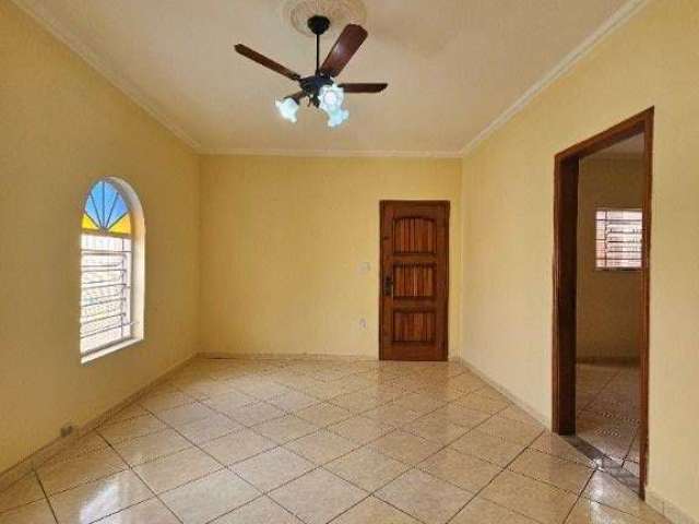 Casa Com Piscina e 3 Dormitórios sendo 1 Suíte à venda, 154 m² por R$ 680.000 - Jardim Nova Europa - Campinas/SP