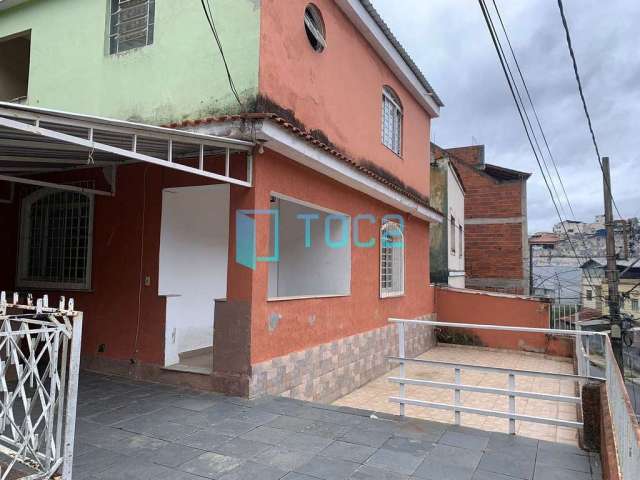 Casa com 3 quartos para alugar, 95 m² por R$ 1.200/mês - Santa Cecília - Juiz de Fora/MG