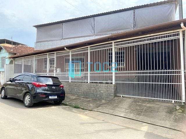 Casa com 3 quartos, sendo 2 suítes para alugar, 196 m² por R$ 3.628,10/mês - Teixeiras - Juiz de Fo