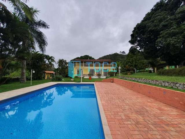 Casa com 3 quartos à venda, 289 m² por R$ 990.000 - Granjas Guarujá - Juiz de Fora/MG