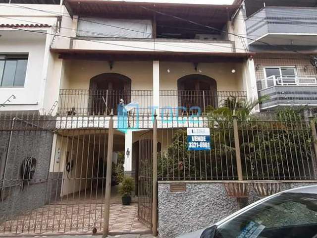 Casa com 5 quartos sendo 2 suítes, para venda no Democrata - Juiz de Fora/MG, 290m², com excelente