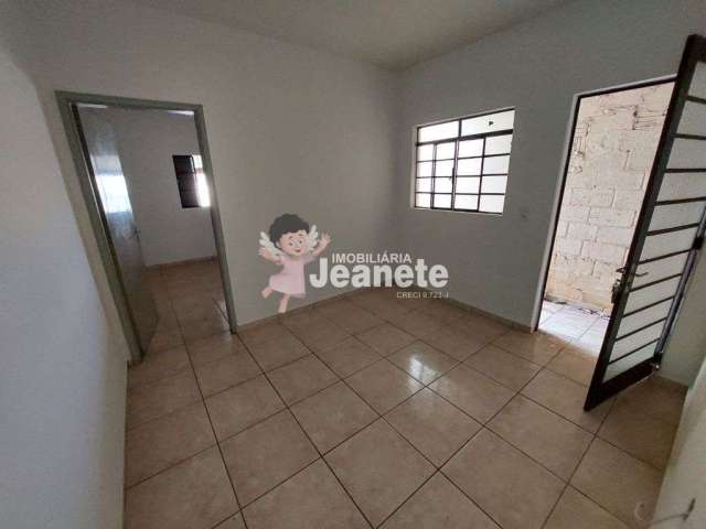 Casa com 2 quartos para alugar no Jardim Santa Rosa, Nova Odessa  por R$ 1.300