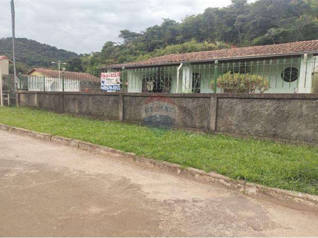 Granja  /  casa no melhor bairro de matias barbosa - mg - pitangueiras