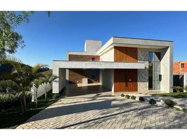 Casa à venda no Condomínio Alphaville por R2.290.000,00 . 4 quartos - 3 suítes - Lareira - área gourmet - piscina