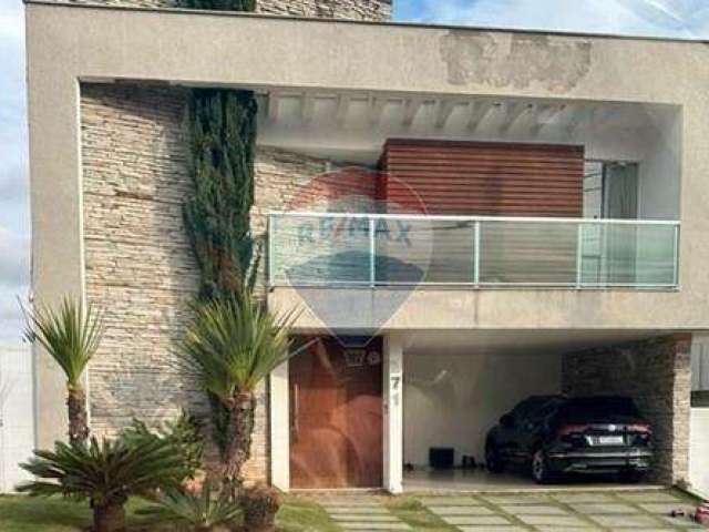 Excelente Casa Condomínio fechado com 4 quartos para locação