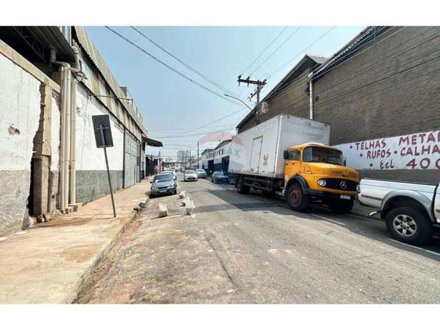 Galpões/Depósitos/Armazéns para alugar no Centro de Juiz de Fora, MG. Área total construída útil e coberta total 400m². Aluguel 5.500,00.