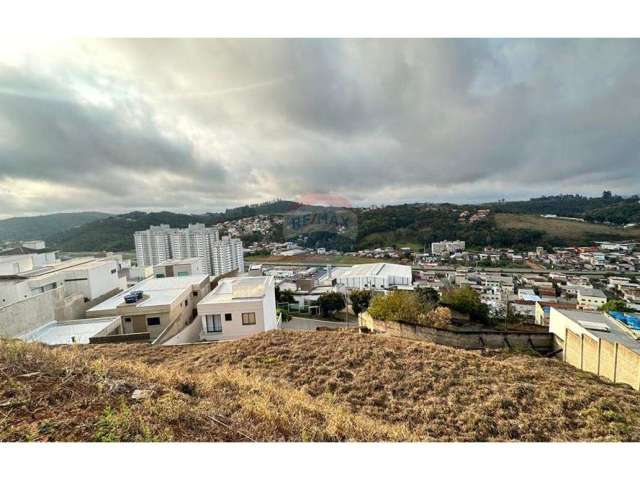 Transforme Seu Sonho em Realidade: Terreno à venda  no Via do Sol.