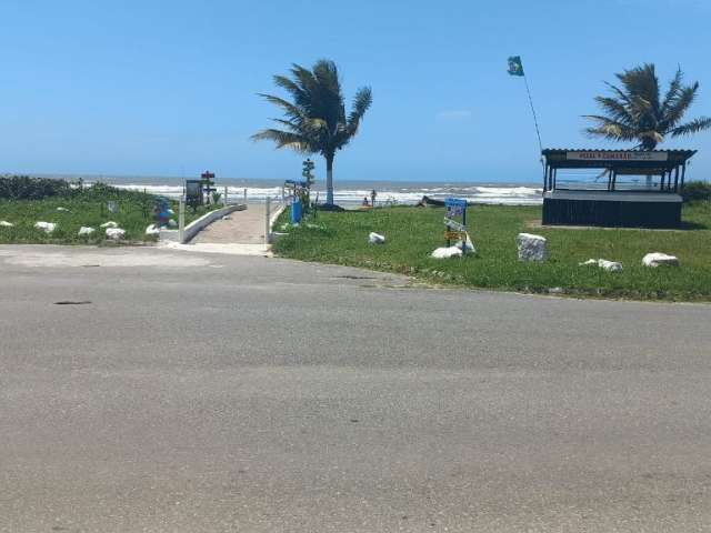 Linda Casa Com Piscina Para Venda em Itanhaém, 2 Dormitórios, 1 Suíte, 329 Mil