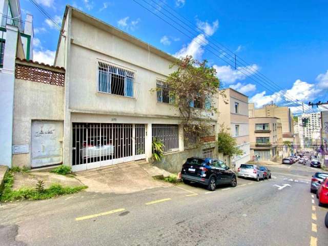 Casa com 6 dormitórios à venda, 332 m² por R$ 880.000,00 - Centro - Juiz de Fora/MG