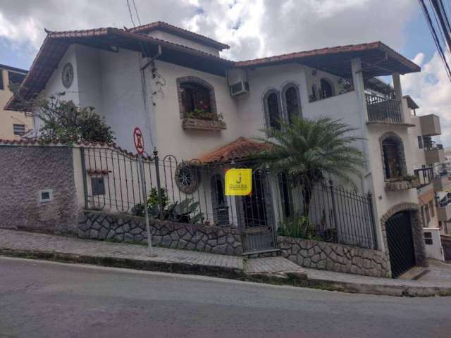 Casa tríplex com 3 dormitórios à venda, 224 m² por R$ 900.000 - Bairu - Juiz de Fora/MG