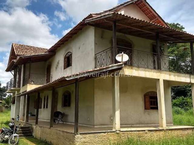 Excelente Chácara, toda plana, com casa duplex de 4 quartos, no centro da cidade de Goianá.