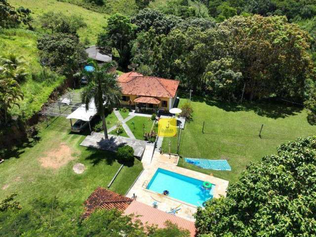 Lindo Sítio, com 7 alqueires mineiros,  à beirinha do asfalto, em Argirita, a 65 Km's do centro de Juiz de Fora, acesso todo de asfalto.