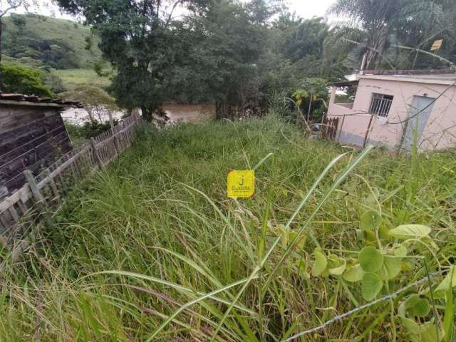 Excelente terreno no Goiabinha, depois de Goiabal em Monte Verde dando fundos para o Rio do Peixe.