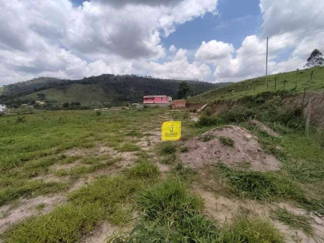 Granja toda plana, com 1.000 m², nos Cordeiros (estrada da Lagoa), à 5 minutos de carro do Expominas (Km 790 da BR-040).