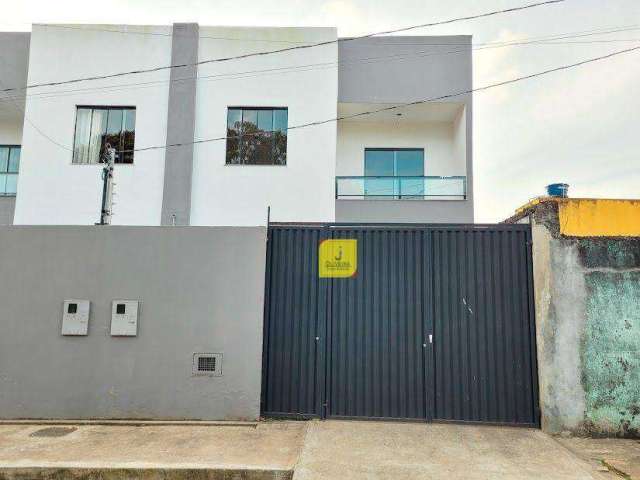 Casa duplex de 3 quartos (suíte), com quintal e garagem