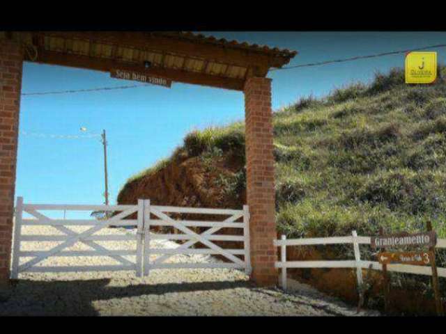 Excelente Oportunidade! Granja sem benfeitorias em condomínio fechado na estrada de Chácara.