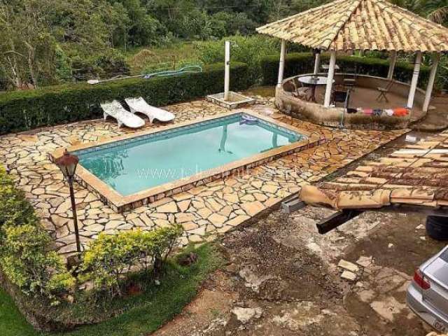 Excelente granja com casa de 5 quartos, piscina, luz da Cemig, várias garagens, e terreno de 3.600m², no Ribeirão do Carmo.