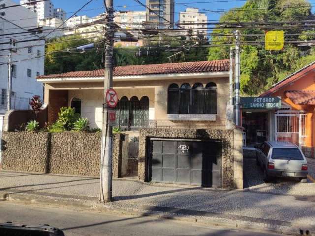 Excelente casa 4 quartos, 3 banheiros, 2 vagas com localização privilegiada para venda na AV. Rio Branco