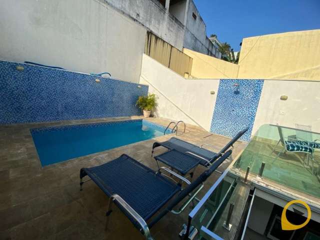 Casa em Condomínio, prontíssima para morar, com piscina e área gourmet.