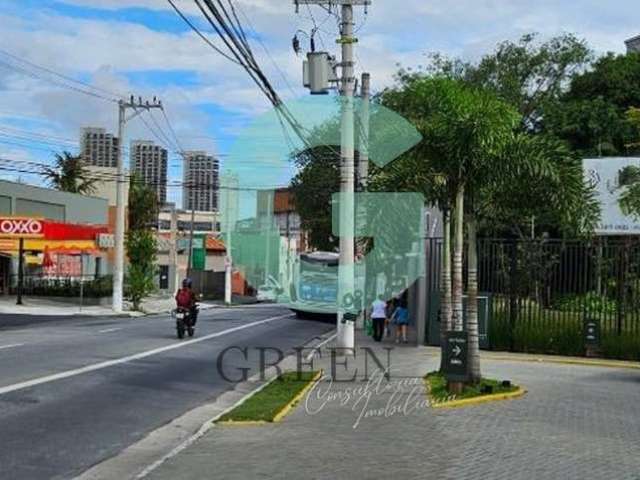 Prédio Comercial com ampla área de estacionamento para venda (com renda), em Santo Amaro, São Paulo