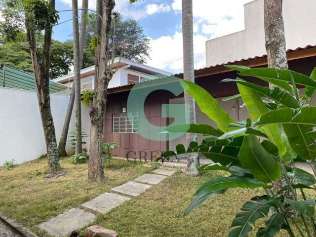 Linda Casa a Venda com um Lindo Jardim na Granja Julieta!