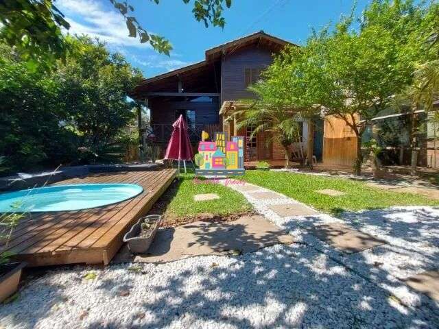 Casa à venda no bairro São João do Rio Vermelho - Florianópolis/SC