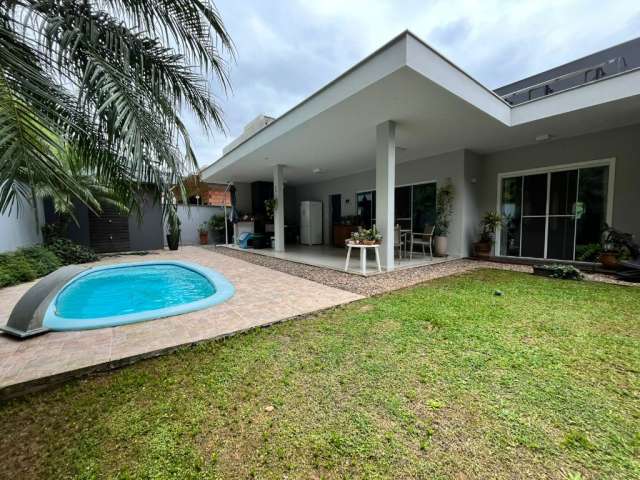 Excelente Casa com piscina à venda no Amizade