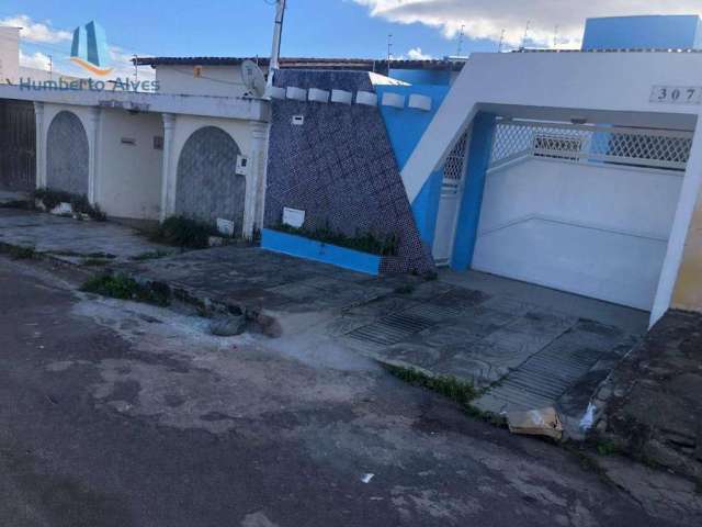 Casa com 3 dormitórios à venda, 215 m² por R$ 300.000,00 - Cruzeiro - Vitória da Conquista/BA