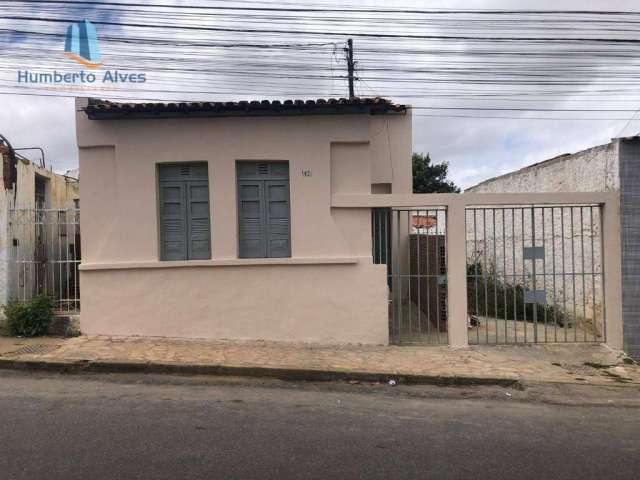 Casa com 3 dormitórios para alugar, 100 m² por R$ 842/mês - Centro - Vitória da Conquista/BA