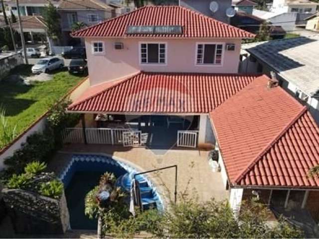 Linda casa em condomínio