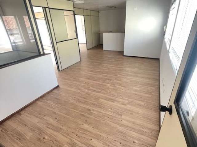 Sala com 3 ambientes - Centro/São Francisco - 1 vaga