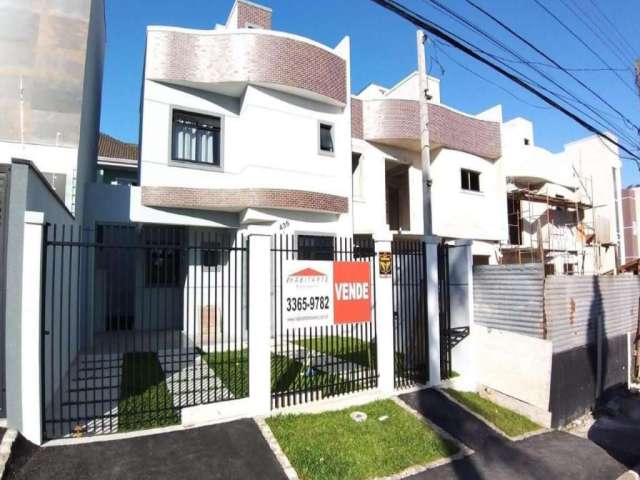 Excelente sobrado sem germinação à venda no bairro Uberaba-Curitiba-PR.