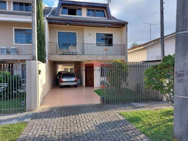 Lindo sobrado triplex localizado no bairro Uberaba-Curitiba-PR