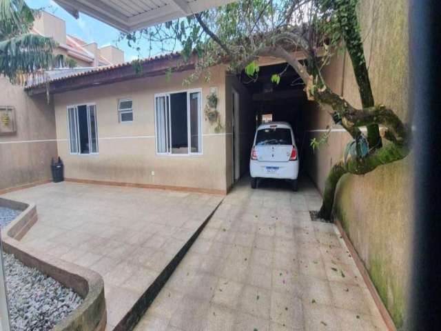 Residência à venda localizada no bairro Uberaba - Curitiba - Paraná.