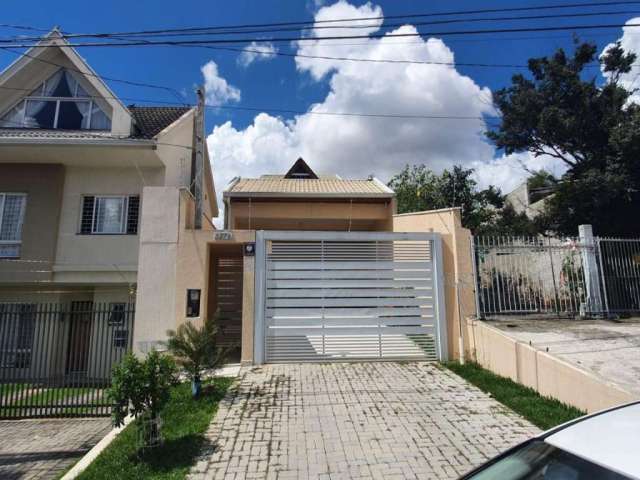 Excelente sobrado à venda no bairro Uberaba-Curitiba-PR