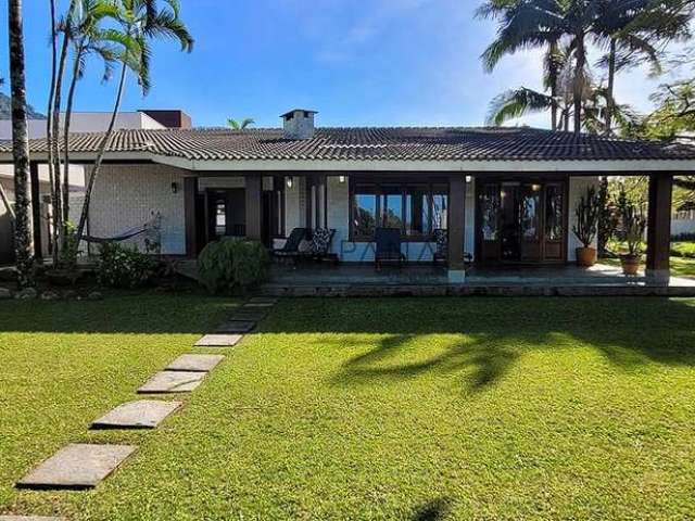 Residência de Luxo Frente ao Mar no Condomínio Vila Salga – Praia da Lagoinha, Ubatuba