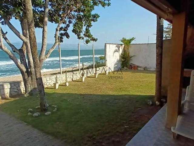 Casa pé na areia à venda na Praia da Cocanha, Caraguatatuba, SP