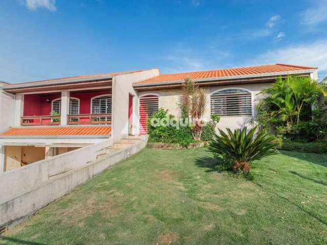 Casa com Piscina e Amplo Terreno à venda, 495m² de terreno e  257,22m² de área construída,  bem loc