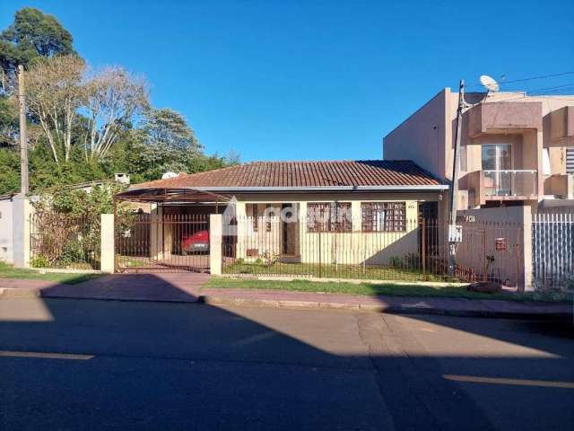 Casa à venda em Oficinas próxima à Igreja São Cristóvão, Ponta Grossa, PR