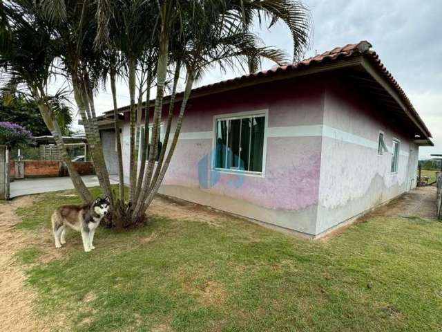 Casa Térrea de Alvenaria, a 200 m da Lagoa, Localizada no Bairro Campo Duna, em Garopaba!