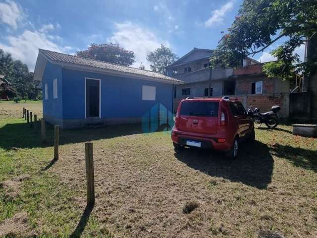 Casa em Condomínio Residencial, a 1,5 km do Centro de Garopaba!